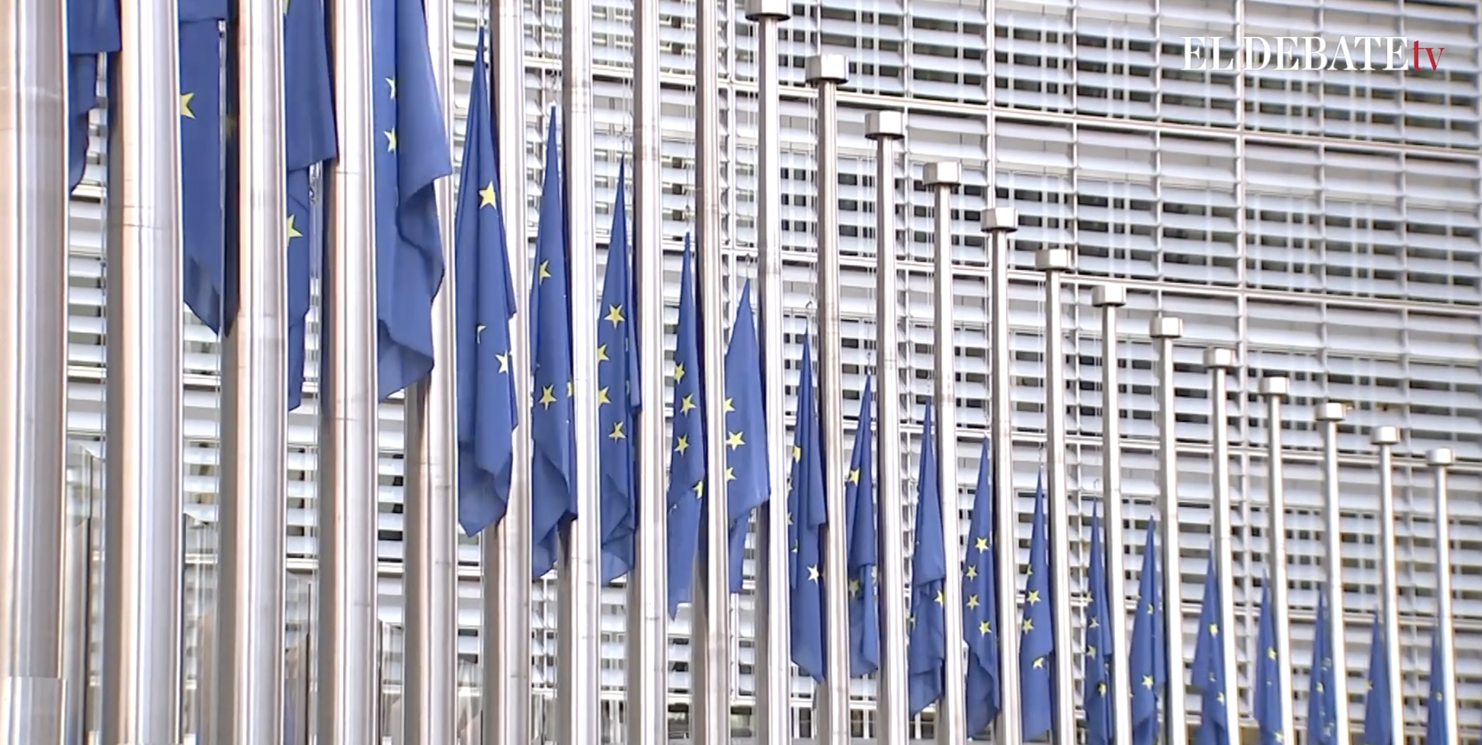Banderas media asta en las instituciones europeas por el fallecimiento del presidente del parlamento europeo.
